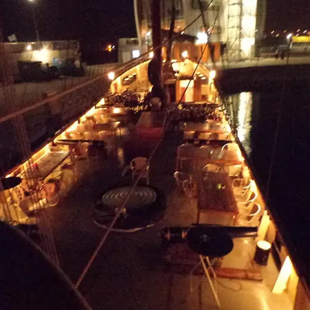 Sailship Soeverein Botel *